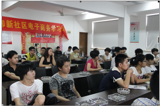 學員在認真聽課